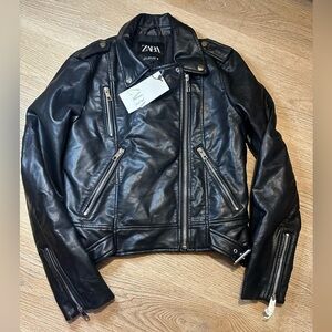 Zara Women's Sleek Black Leather Jacket